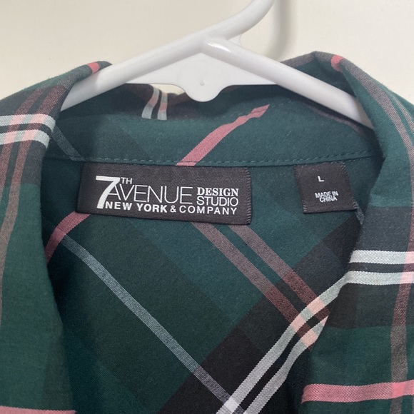 Asymmetrical button down dress shirt New York & Company - Picture 5 of 5